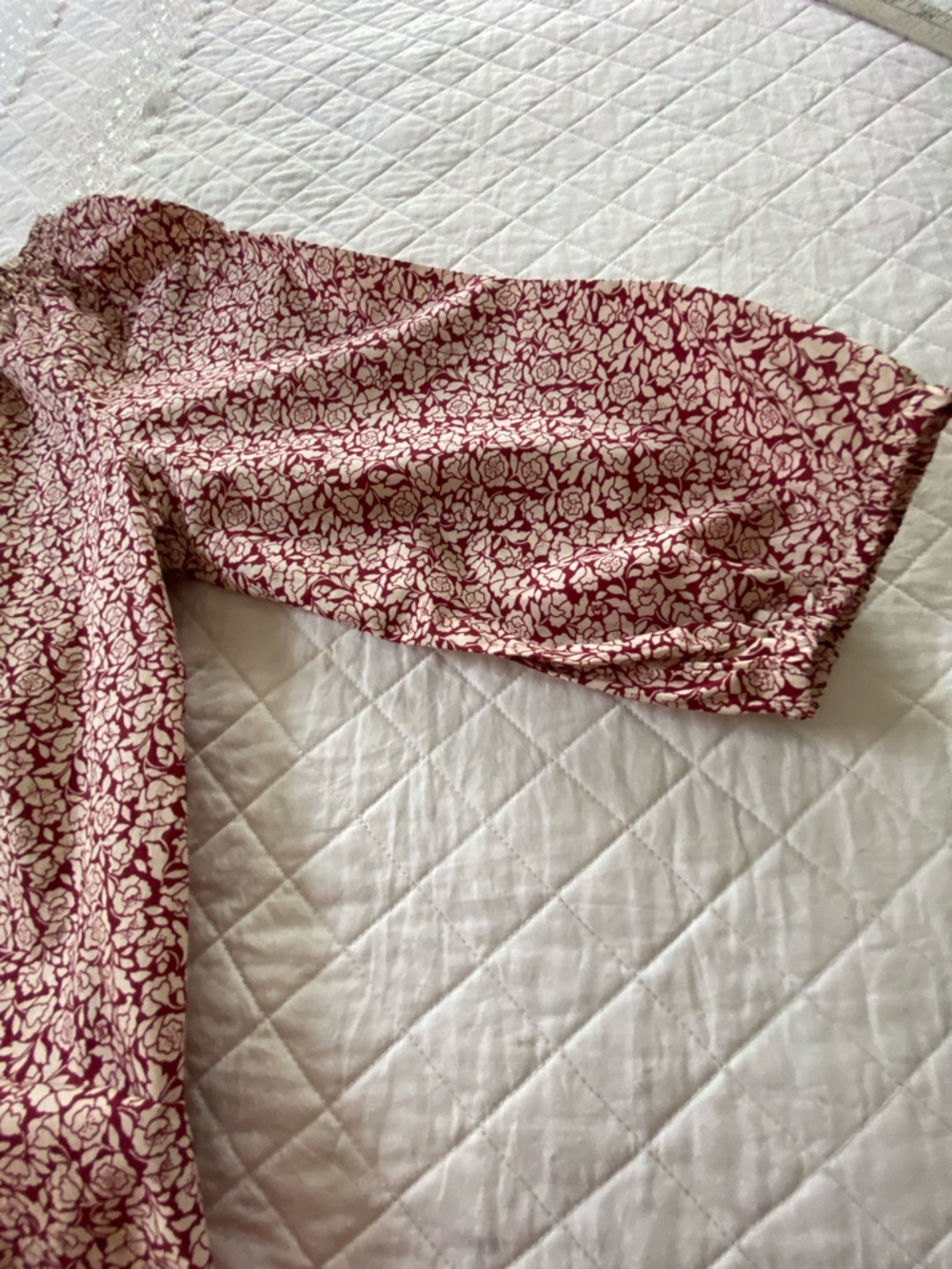 Time and Tru Burgundy and Cream Floral 3/4 Sleeve Peasant Blouse Size Medium - Picture 10 of 15